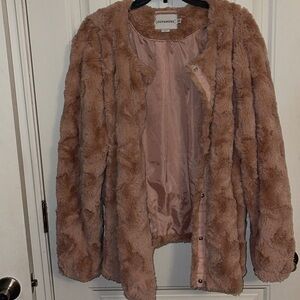 Junarose‎ women’s sz 1X Pink faux fur arm length coat. Snap front wave look .